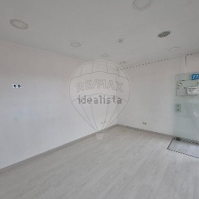 Espaço comercial à venda na Rua Doutor Manuel de Arriaga
