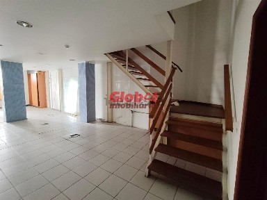 Espaço comercial à venda em Póvoa de Santo Adrião e Olival Basto