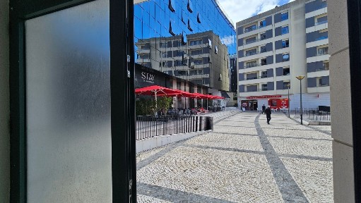 Espaço comercial à venda na Rua António Alçada Baptista, 2