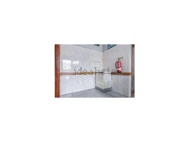 Espaço comercial à venda no Largo Cruz da Era, 5
