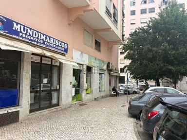 Espaço comercial à venda na Avenida Doutor Fernando Ricardo Ribeiro Leitão
