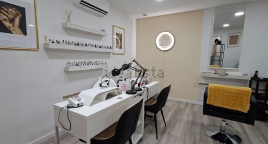 Espaço comercial com rentabilidade à venda na Rua 1º de Dezembro