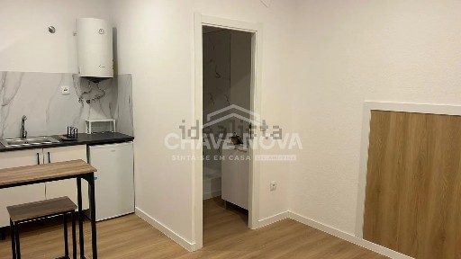Espaço comercial à venda na Avenida General Humberto Delgado