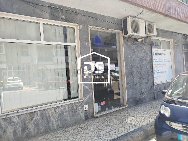 Arrendamento de espaço comercial na Rua Alexandre Herculano, 435