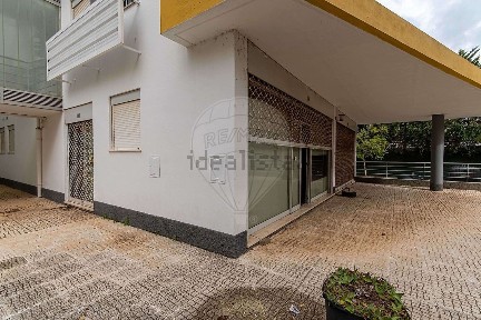 Espaço comercial à venda na Avenida Doutora Laura Ayres