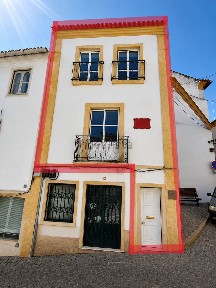 Moradia geminada à venda na Rua Dom Miguel de Almeida