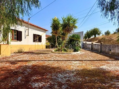 Moradia independente à venda em Madalena e Beselga
