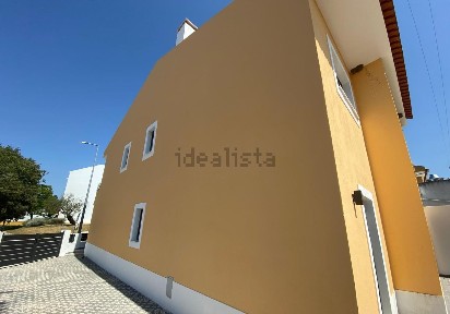 Moradia independente à venda na Rua de Valverde