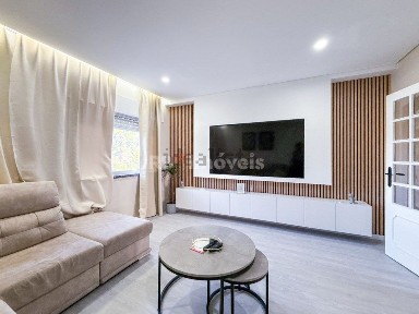 Apartamento T3 à venda na Rua Professor José Francisco Corujo, 42