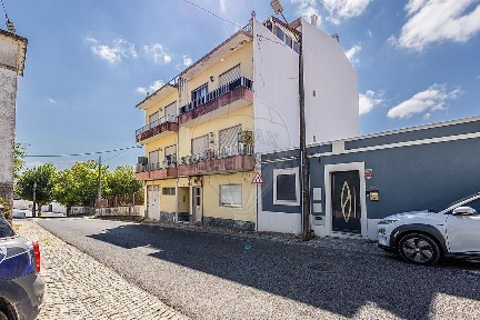 Apartamento T2 à venda na Rua do Açude