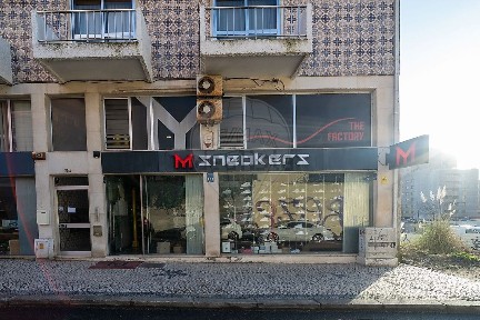 Negócio à venda na Rua Comandante Rocha e Cunha