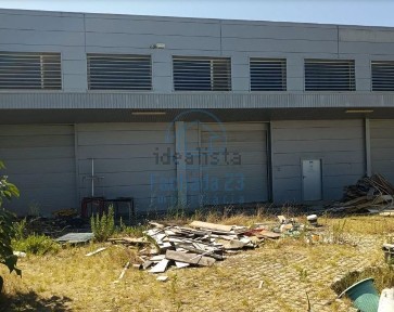 Armazém à venda na Rua Horta Nova