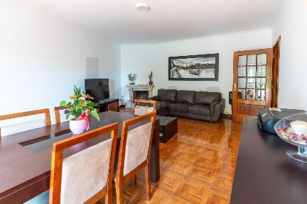 Apartamento T3 à venda na Rua Padre João Gomes Rebelo s/n