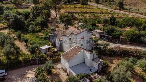 Moradia geminada à venda em Teixoso e Sarzedo