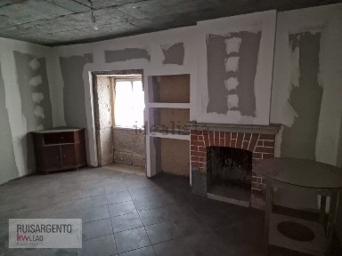 Moradia independente à venda na Rua das Fontaínhas