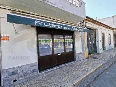Arrendamento de espaço comercial em Almeirim