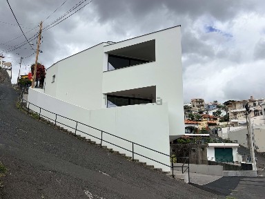 Apartamento T2 à venda na Estrada do Livramento, 162