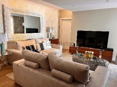 Apartamento T3 à venda na Rua dos Dragoeiros