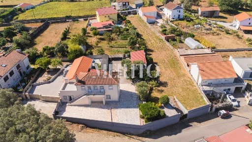 Moradia independente à venda em Alvarães