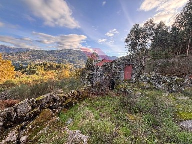 Moradia independente à venda em Soajo