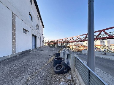 Arrendamento de espaço comercial na Rua da Estação s/n