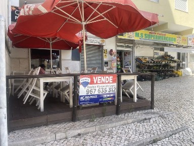 Churrasqueira/Restaurante com esplanada Queluz