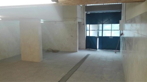 Arrendo Armazem com 2 pisos na Amadora 120 M2