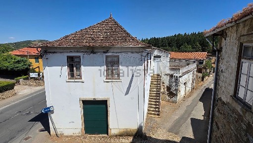 Moradia independente à venda na Rua Camilo Castelo Branco