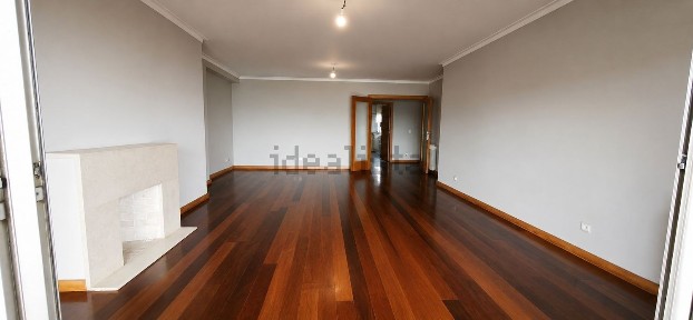 Arrendamento de apartamento T3 na Praça da Cidade do Salvador