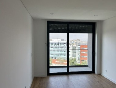 Arrendamento de apartamento T1 na Rua Francisco Araújo Dantas