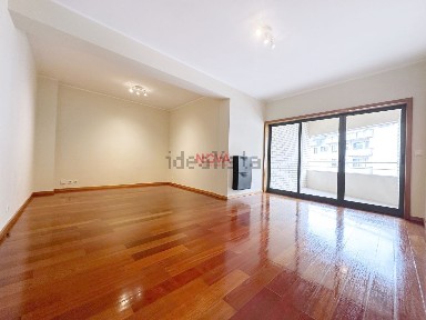 Arrendamento de apartamento T2 na Avenida Professor Doutor Anibal Cavaco Silva, 30