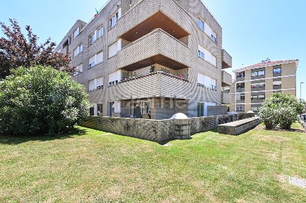 Arrendamento de apartamento T3 na Rua dos Vanzeleres, 337