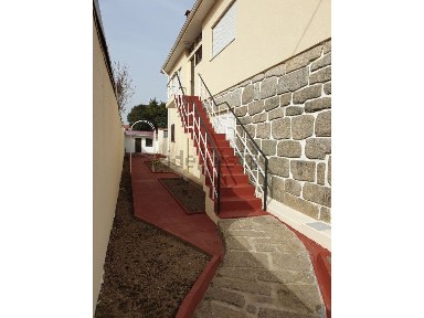 Arrendamento de apartamento T2 na Rua 14 Outubro, 1053
