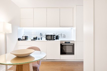 Arrendamento de apartamento T1 na Rua de Santa Catarina, 706