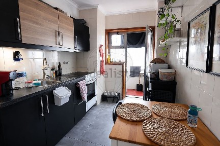 Arrendamento de apartamento T2 na Rua São Cristovão Mafamude