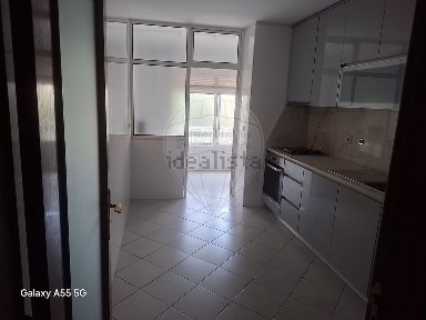 Arrendamento de apartamento T2 na Rua Trindade Coelho