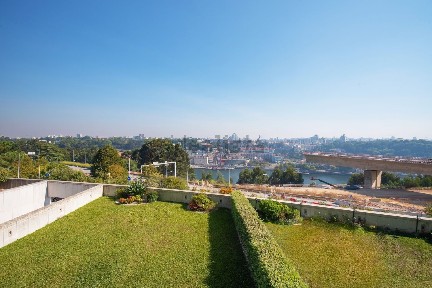 Arrendamento de apartamento T4 na Rua Manuel Moreira Barros, 618 c