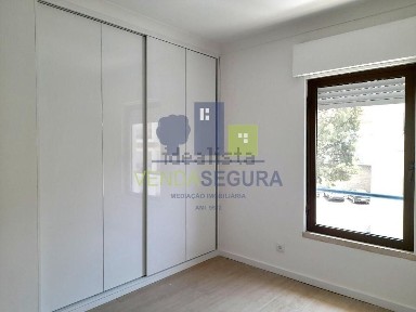 Apartamento T3 à venda em Santiago Maior e São João Baptista
