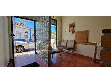Espaço comercial à venda na Rua de Olivença