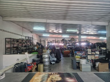Armazém com rentabilidade à venda na Rua José Ernesto de Sousa