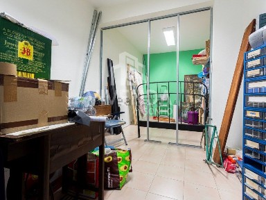 Espaço comercial à venda na Rua Roberto Ivens