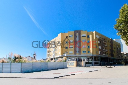 Espaço comercial ou armazém à venda no Centro de Gondomar