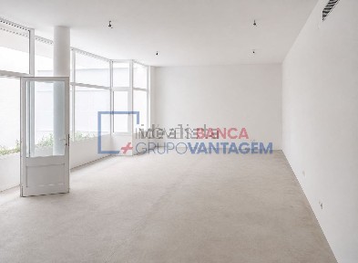 Espaço comercial à venda em Vila Cova da Lixa e Borba de Godim