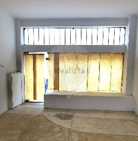 Espaço comercial à venda na Rua de Brito Capelo