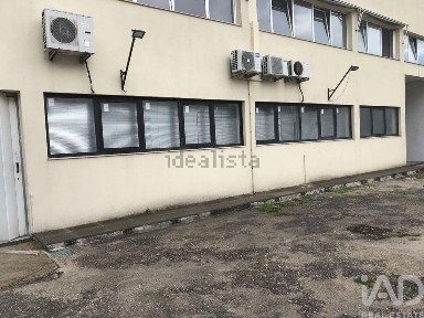 Armazém à venda na Laborim - Rechousa - Alto das Torres