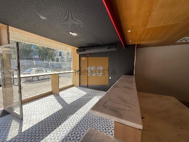 Espaço comercial à venda na Rua de Oliveira Monteiro