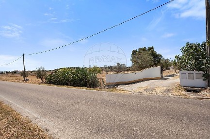 Moradia independente à venda em Santo António (Capelins)