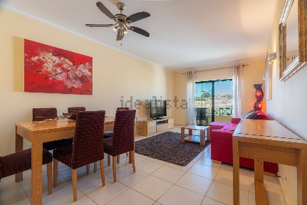 Apartamento T2 à venda na Rua Mouzinho de Albuquerque