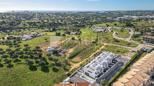Apartamento T4 à venda em Ferreiras