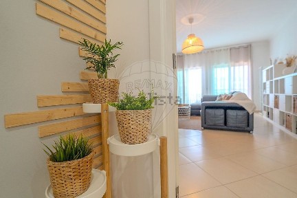 Apartamento T2 à venda na Rua Almirante Reis